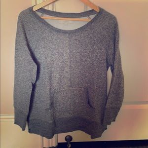 Women’s casual light weight sweatshirt with pocket